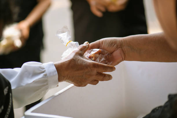 كيفية إخراج الصدقة عن الميت